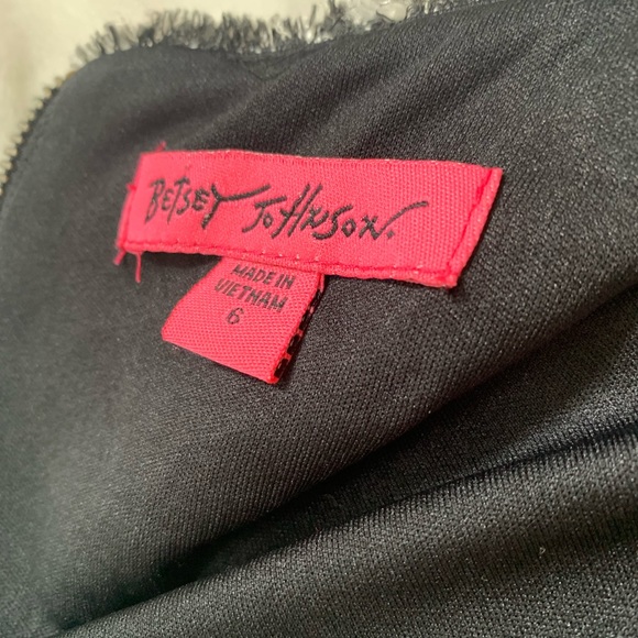 Betsey Johnson Black and White tweed dress. Size 6 - Picture 7 of 8